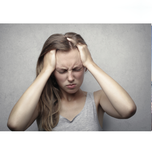 悩んでいる女性