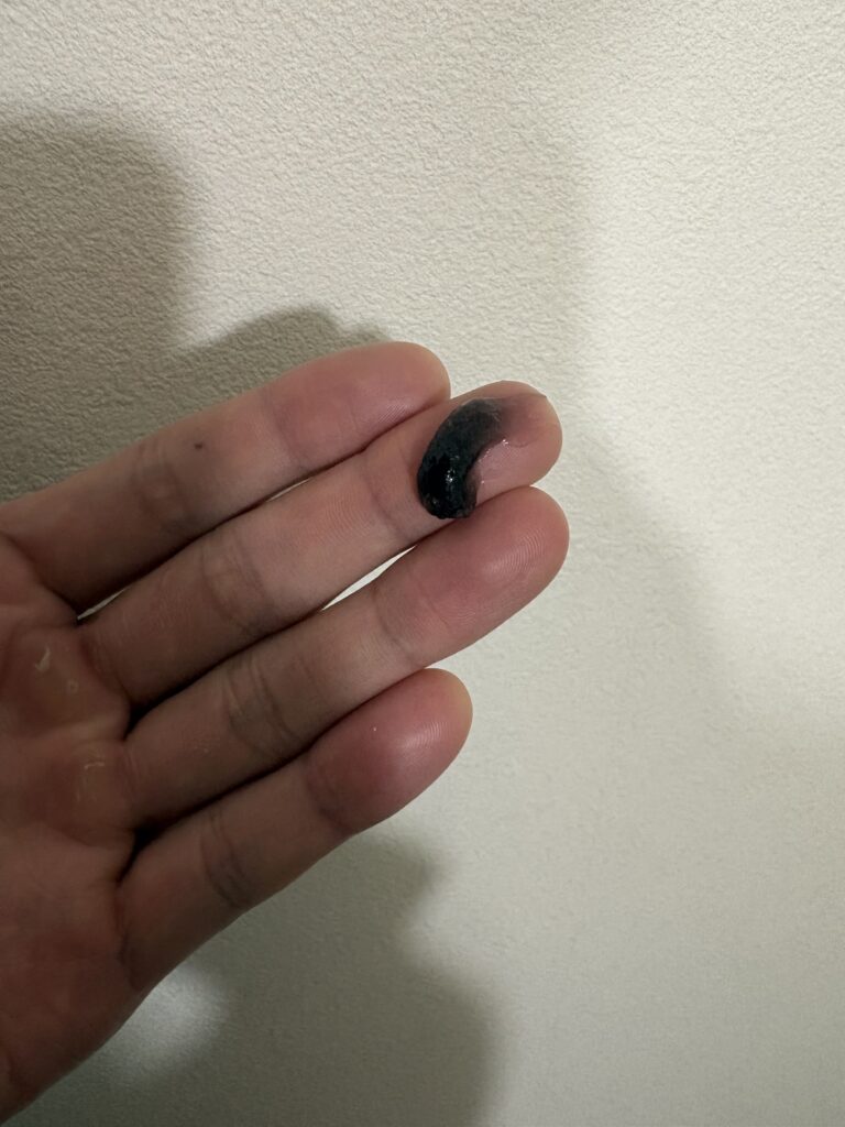 ビオレ おうちdeエステ メイク落とし マッサージブラックジェル中身