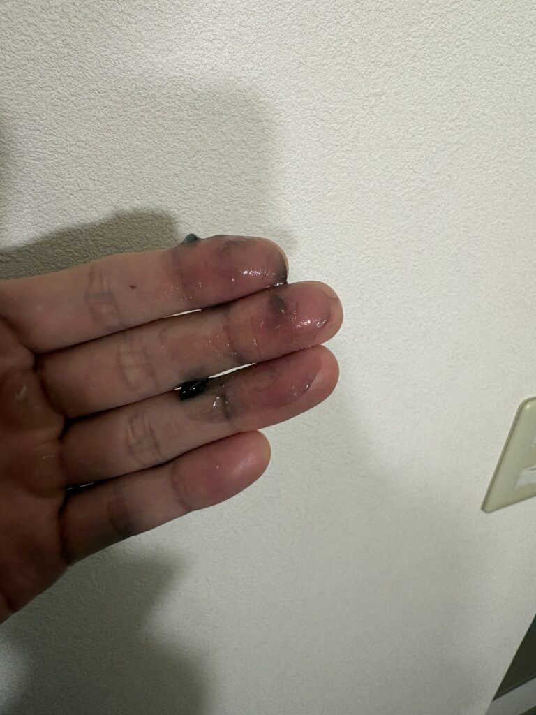 ビオレ おうちdeエステ メイク落とし マッサージブラックジェル馴染ませる